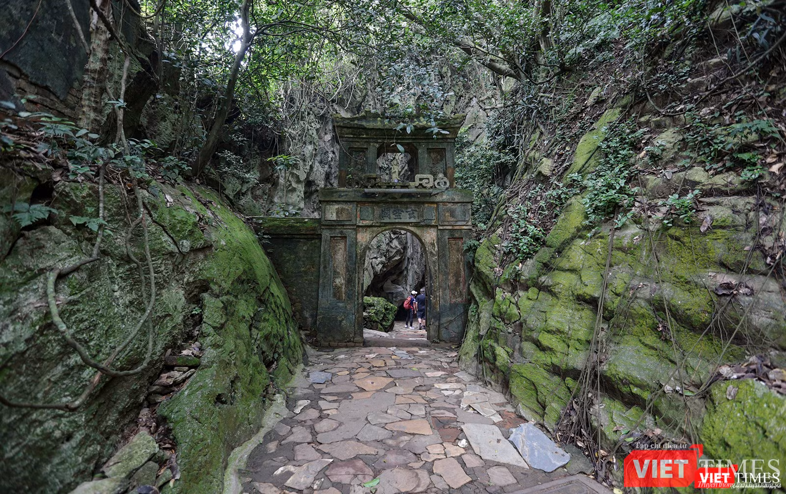 Lối vào động Huyền không tại danh thắng Ngũ Hành Sơn