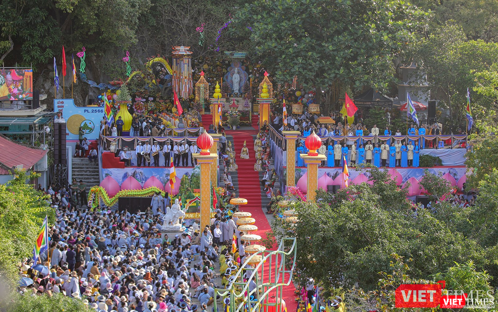 Quang cảnh lễ Vía đức Bồ Tát Quán Thế Âm tại chùa Quán Thế Âm Ngũ Hành Sơn diễn ra trong sáng nay, 10/3