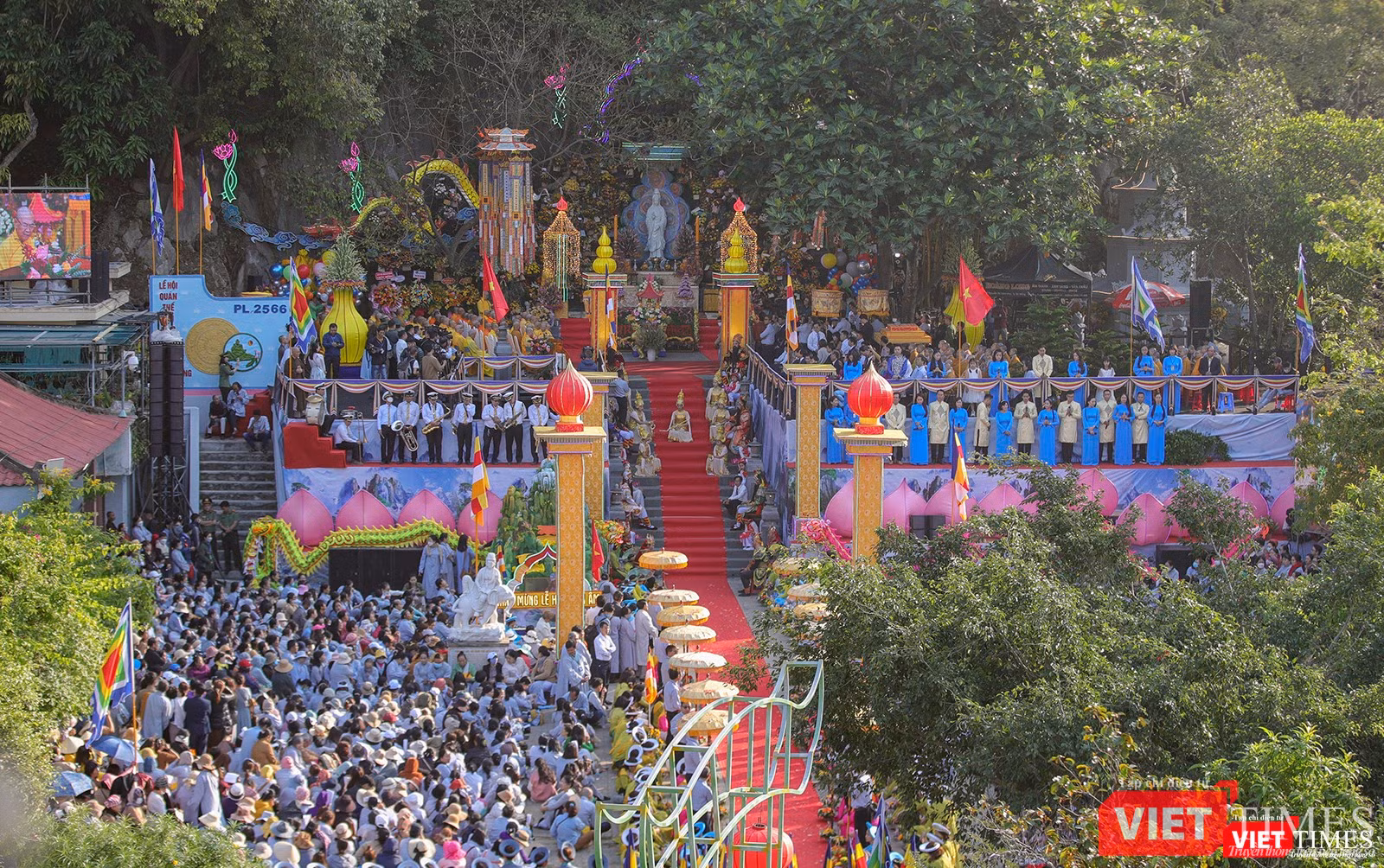 Quang cảnh lễ Vía đức Bồ Tát Quán Thế Âm tại chùa Quán Thế Âm Ngũ Hành Sơn diễn ra trong sáng nay, 10/3