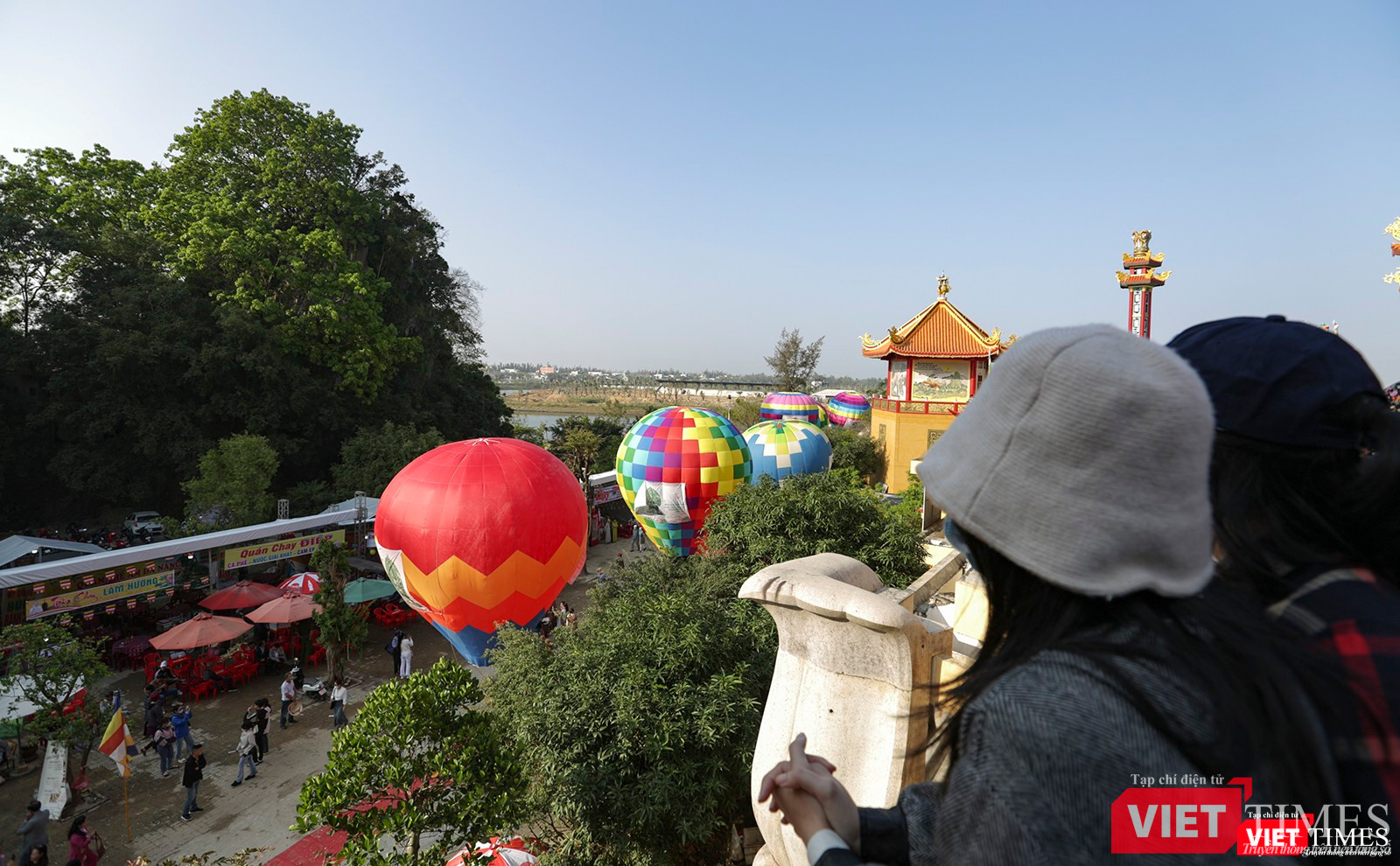 Sau phần lễ Vía đức Quán Thế Âm là lễ hội khinh khí cầu