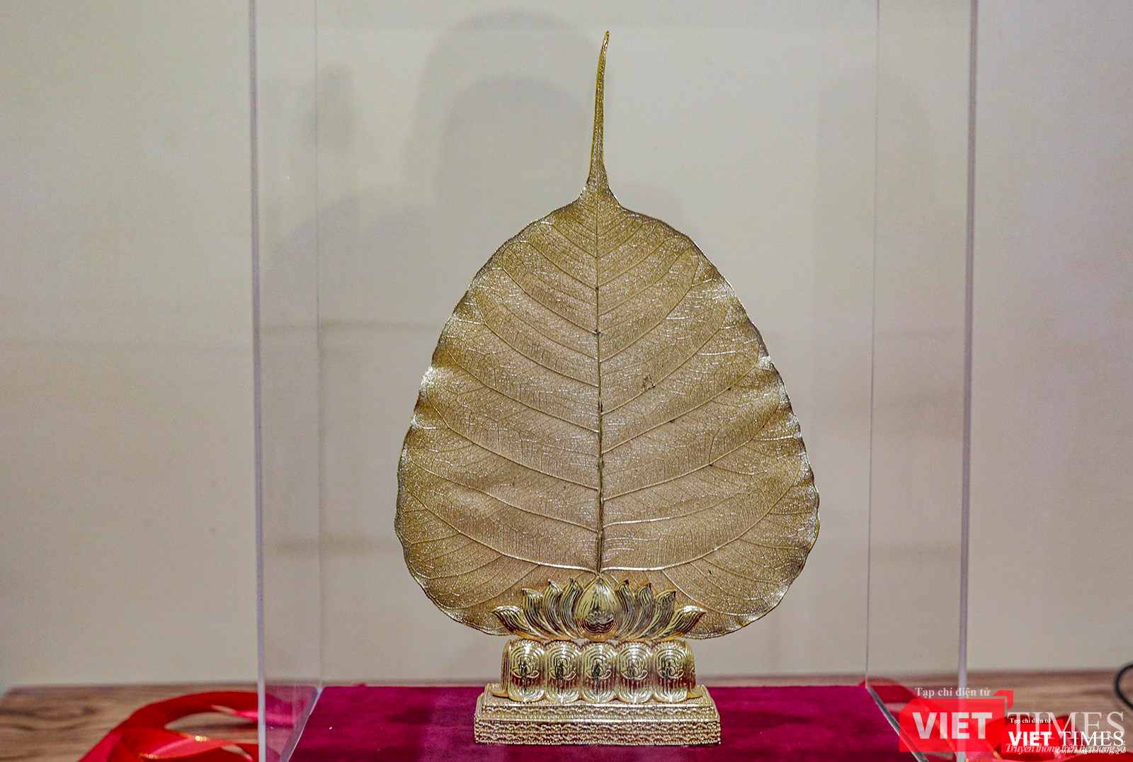Kỹ thuật dát vàng độc đáo giúp giữ nguyên hình dạng tự nhiên của chiếc lá