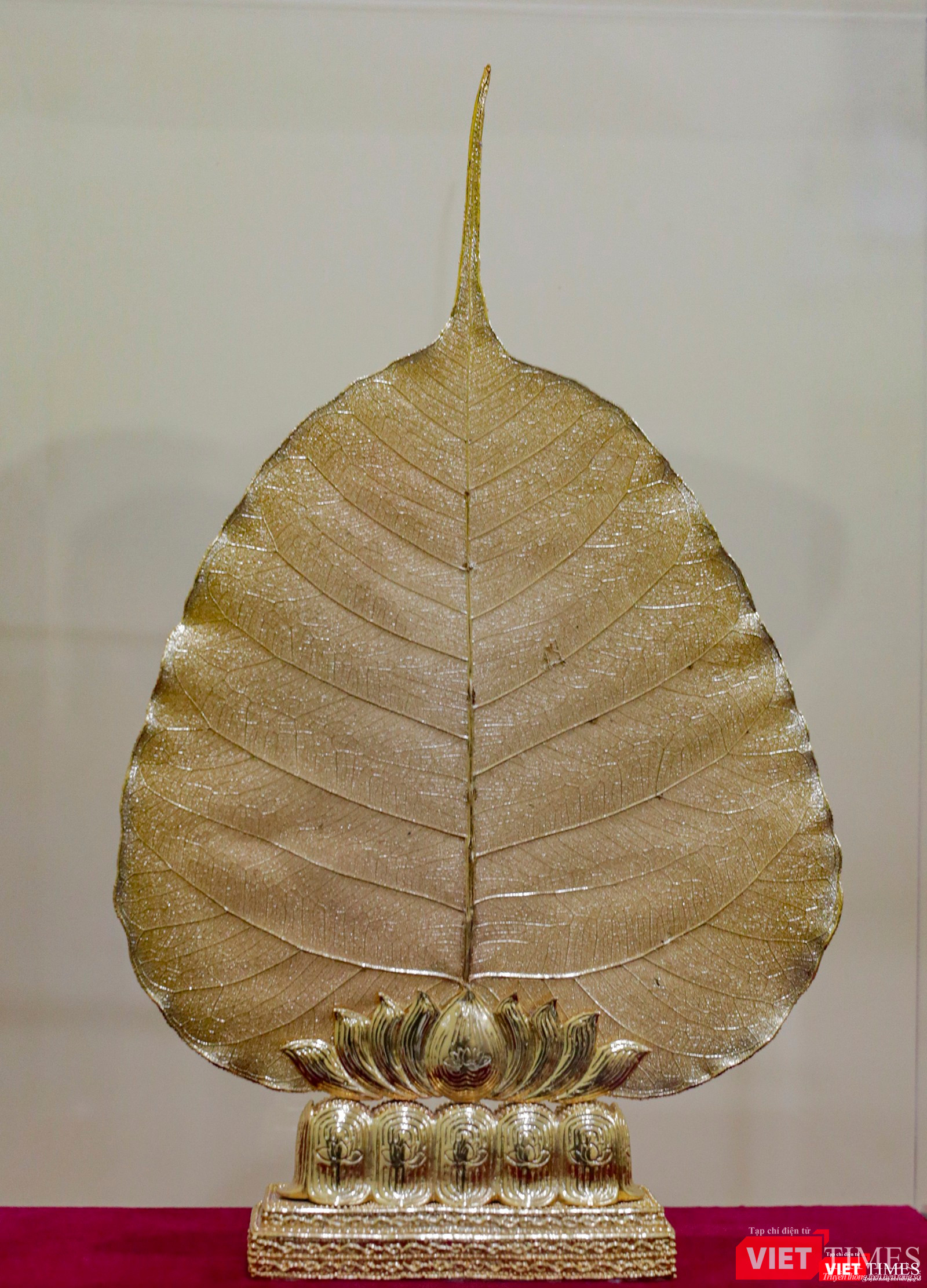 Sau lễ công bố và nhận chứng nhận kỷ lục, độc bản lá Bồ Đề dát vàng 24k lớn nhất Việt Nam sẽ được tặng cho chùa Quán Thế Âm để trưng bày