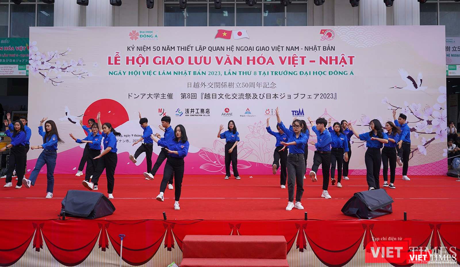 Màn múa tập thể