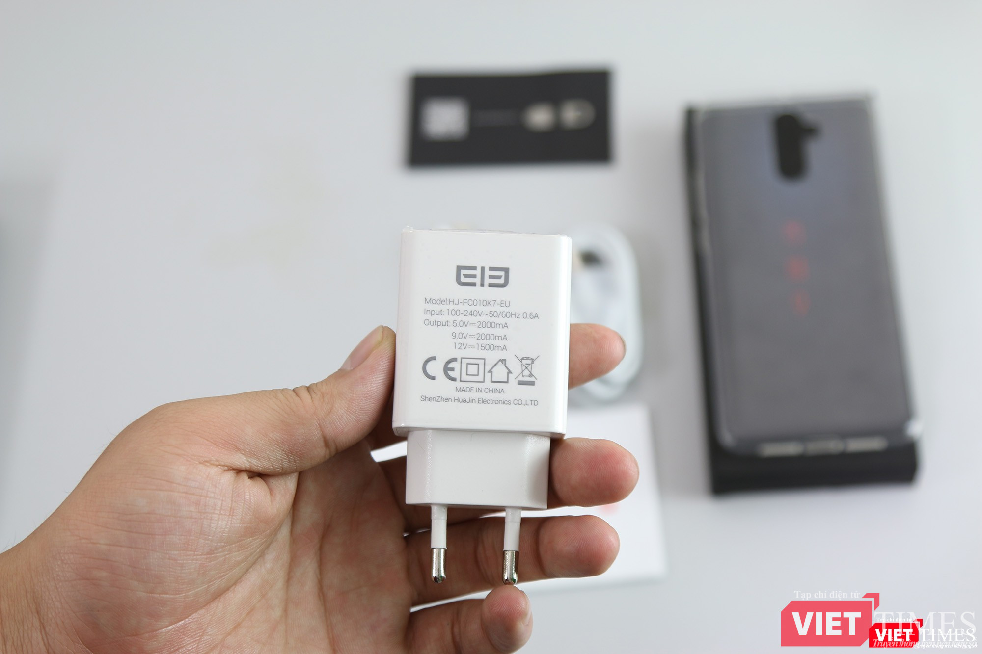 Trên tay smartphone Trung Quốc cao cấp giống Galaxy S9+ ảnh 4