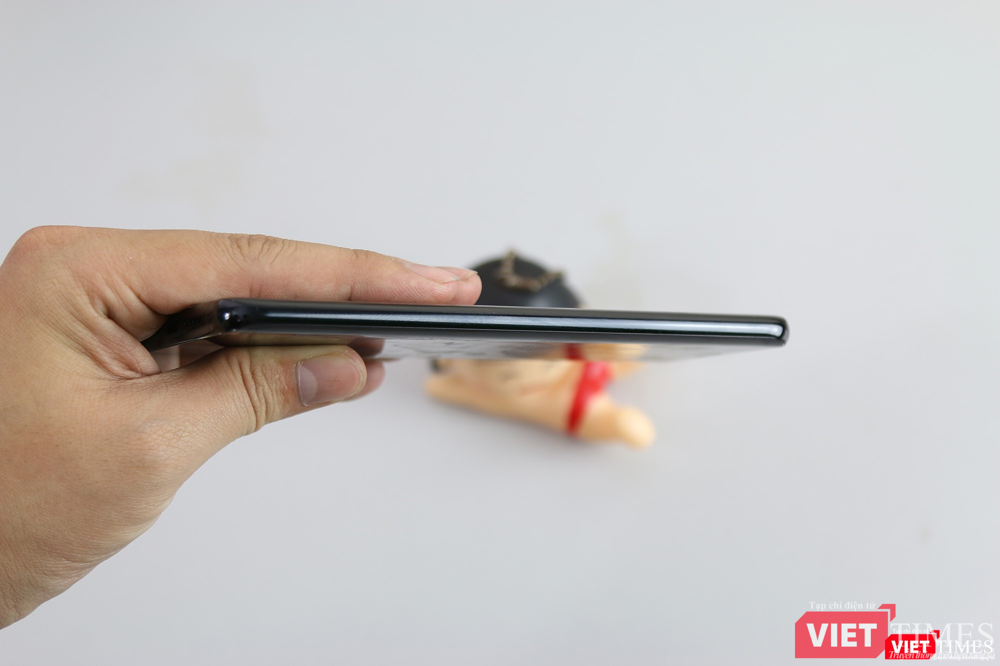 Trên tay smartphone Trung Quốc cao cấp giống Galaxy S9+ ảnh 16