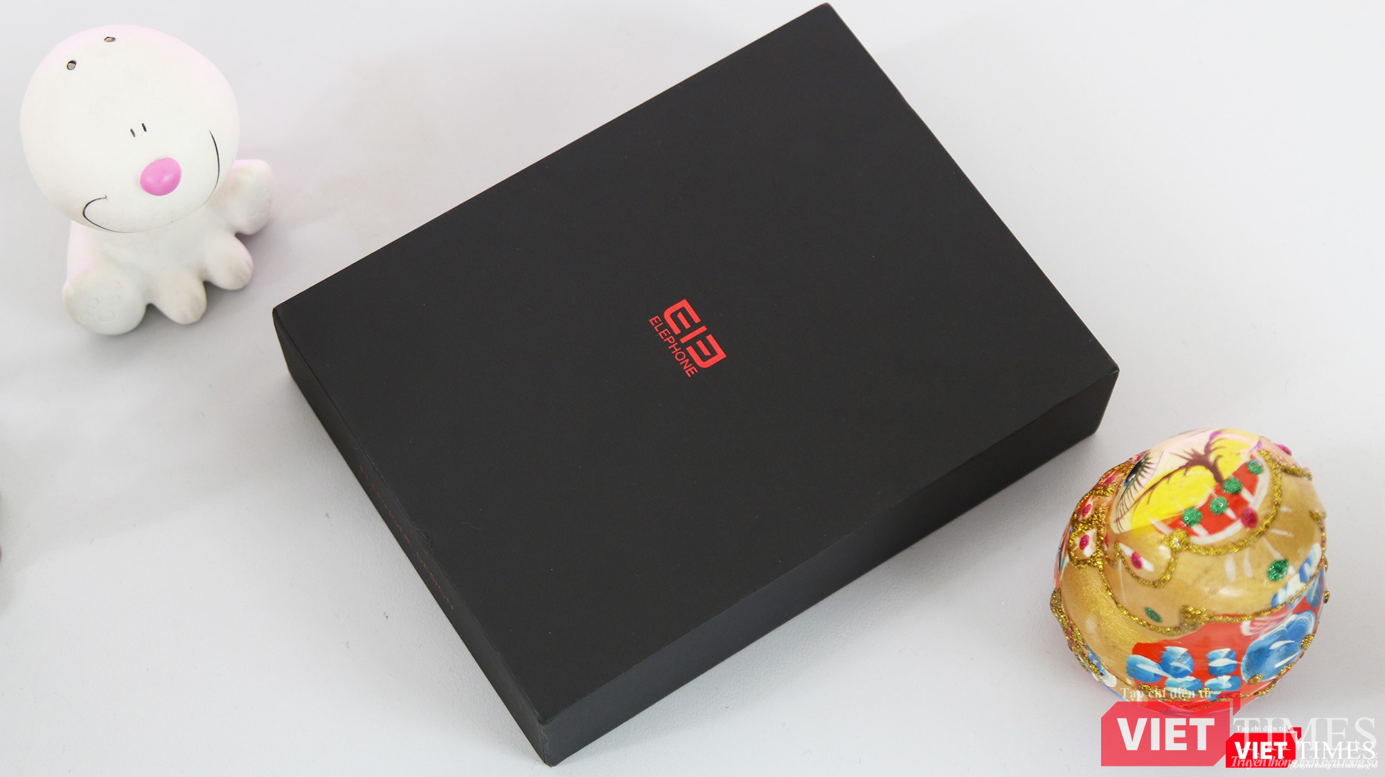 Trên tay smartphone Trung Quốc cao cấp giống Galaxy S9+ ảnh 1