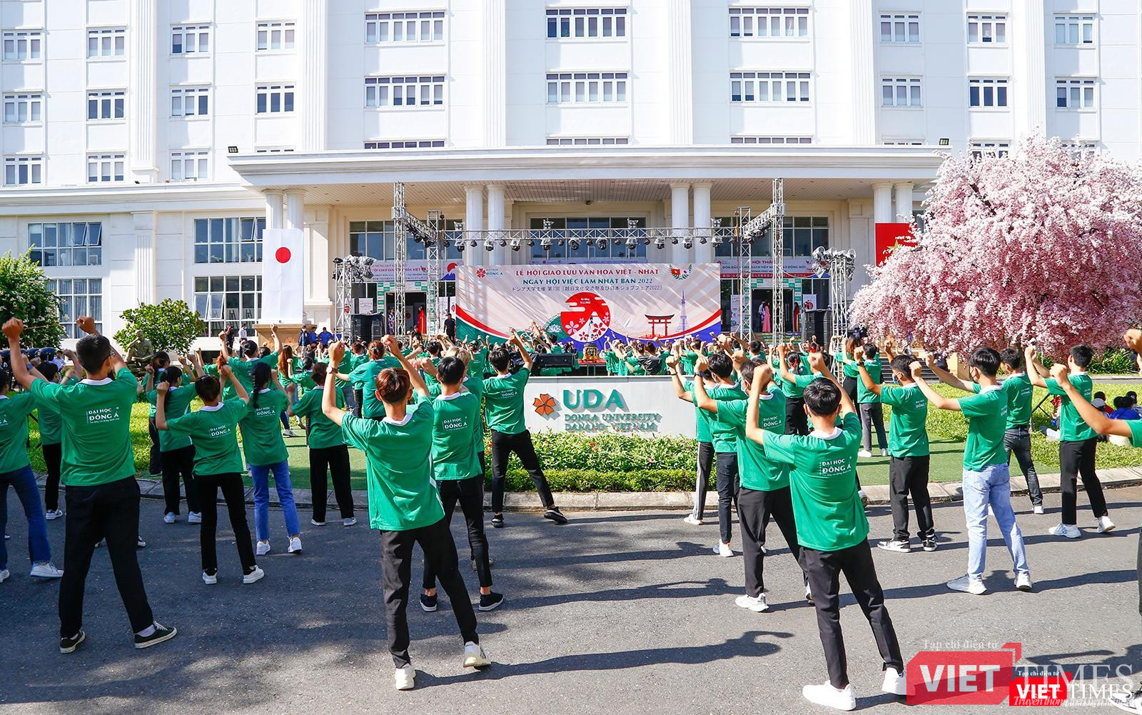 Hơn 200 sinh viên tham gia đồng diễn vũ điệu Yosakoi mở đầu chuỗi chương trình Lễ hội giao lưu văn hóa Việt Nhật 2022 tại ĐH Đông Á