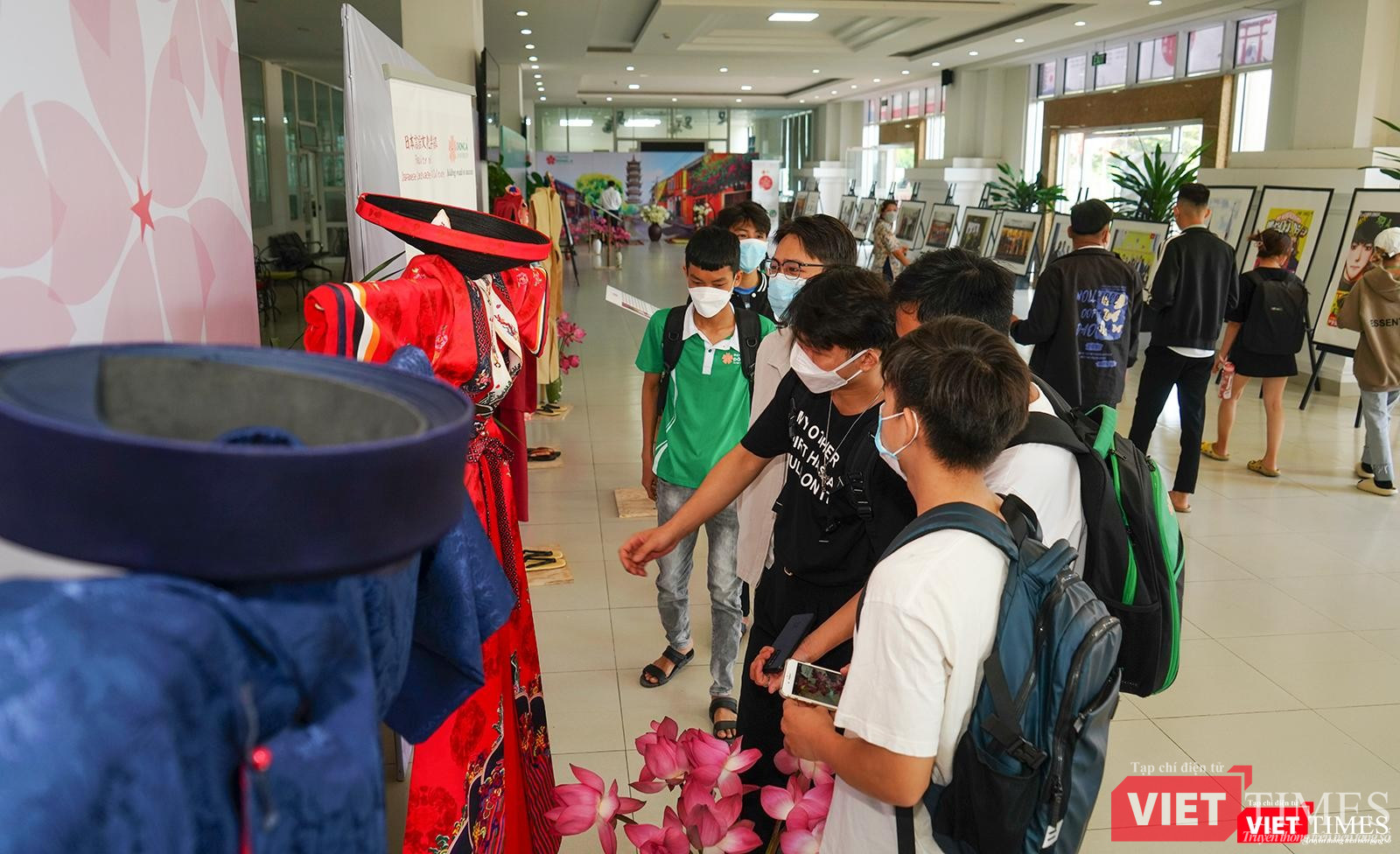 Trưng bày trang phục truyền thống Việt-Nhật