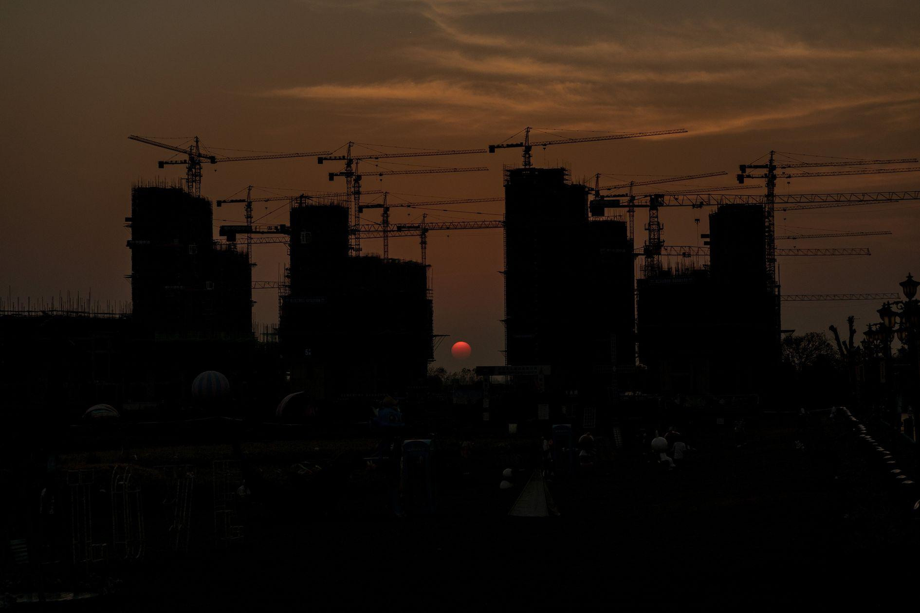 Một dự án nhà ở đang xây dựng dở dang của Evergrande ở Lục An, tỉnh An Huy (Ảnh: WSJ) Một dự án nhà ở đang xây dựng dở dang của Evergrande ở Lục An, tỉnh An Huy (Ảnh: WSJ)