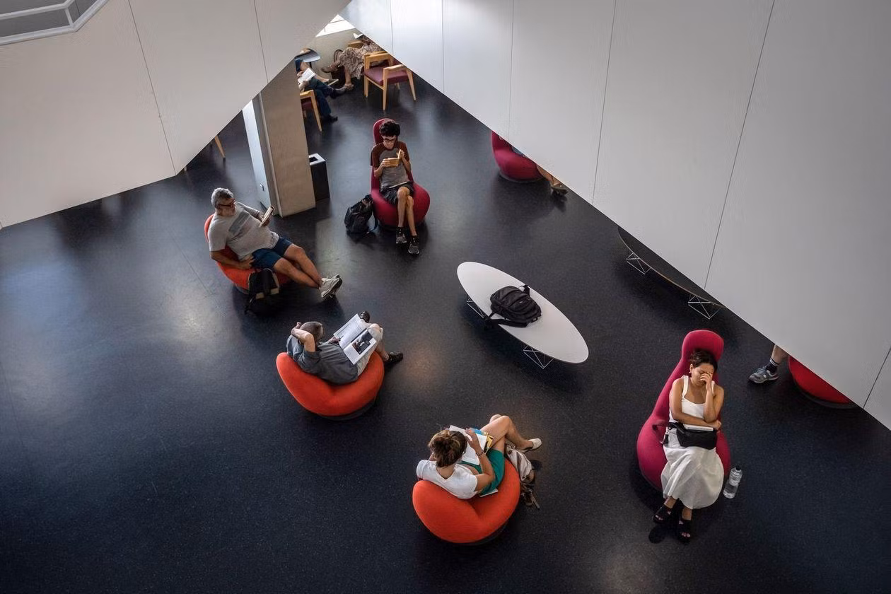 Một khu trú ẩn ở Barcelona dành cho những người đi tránh nóng (Ảnh: Bloomberg) Một khu trú ẩn ở Barcelona dành cho những người đi tránh nóng (Ảnh: Bloomberg)