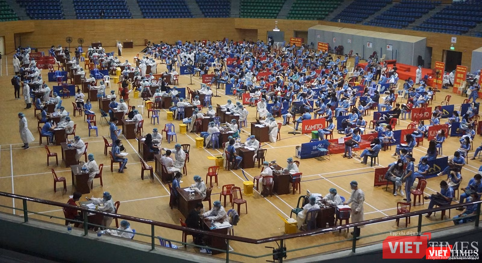 Một góc Cung thể thao Tiên Sơn (Đà Nẵng) ngày đầu tiên triển khai tiêm vaccine phòng COVID-19 cho trẻ dưới 18 tuổi