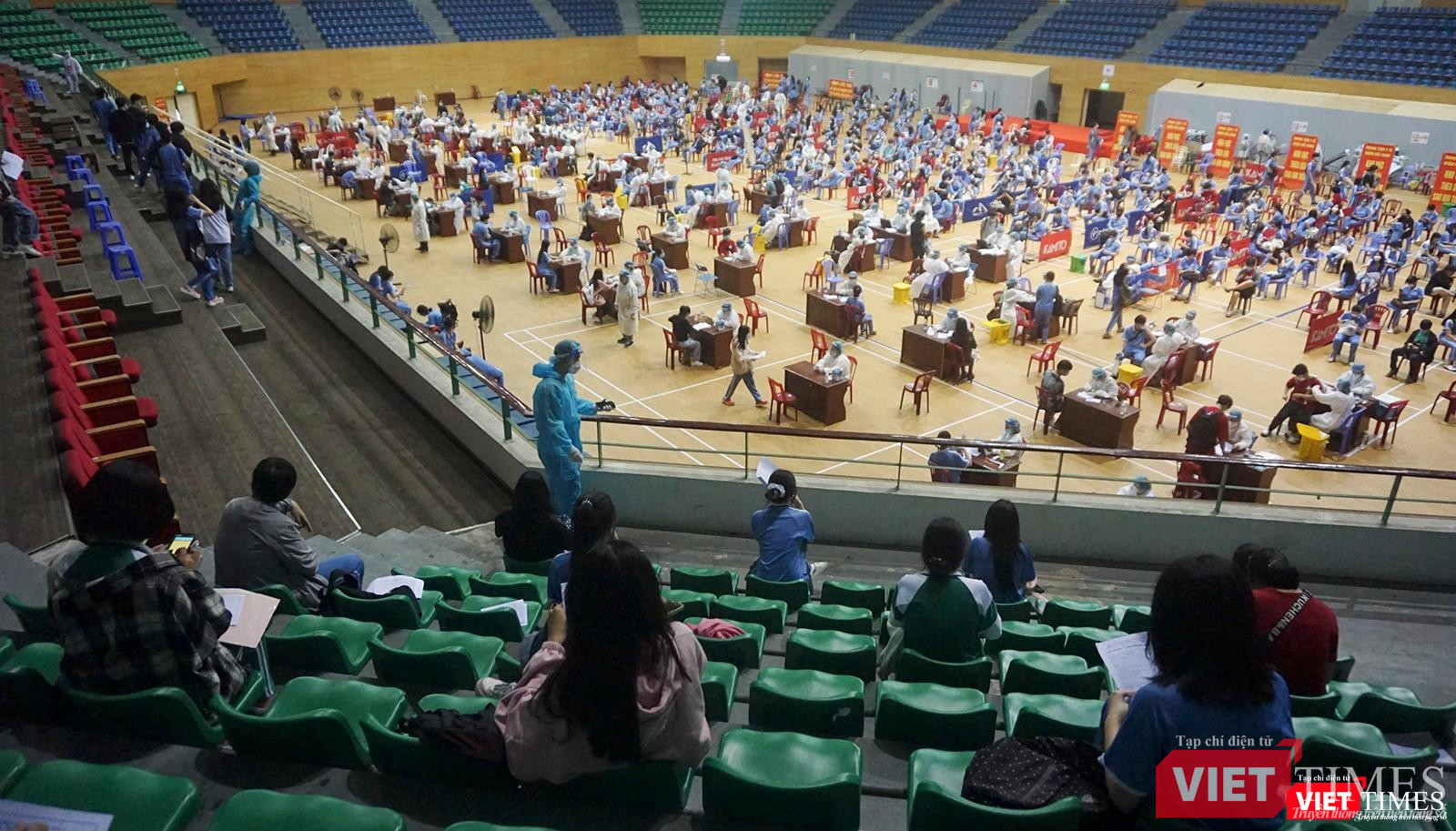 Quang cảnh ngày đầu tiên Đà Nẵng triển khai tiêm vaccine phòng COVID-19 cho trẻ dưới 18 tuổi tại Cung thể thao Tiên Sơn