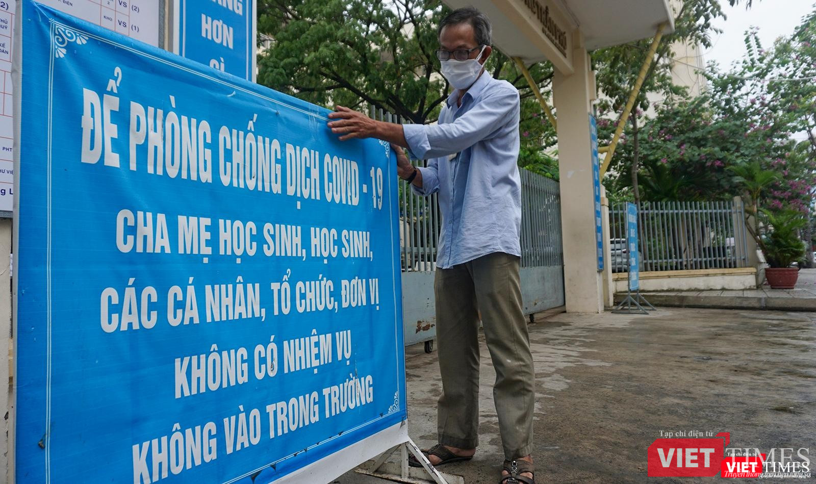 Trường học căng paner tuyên truyền phòng dịch COVID-19