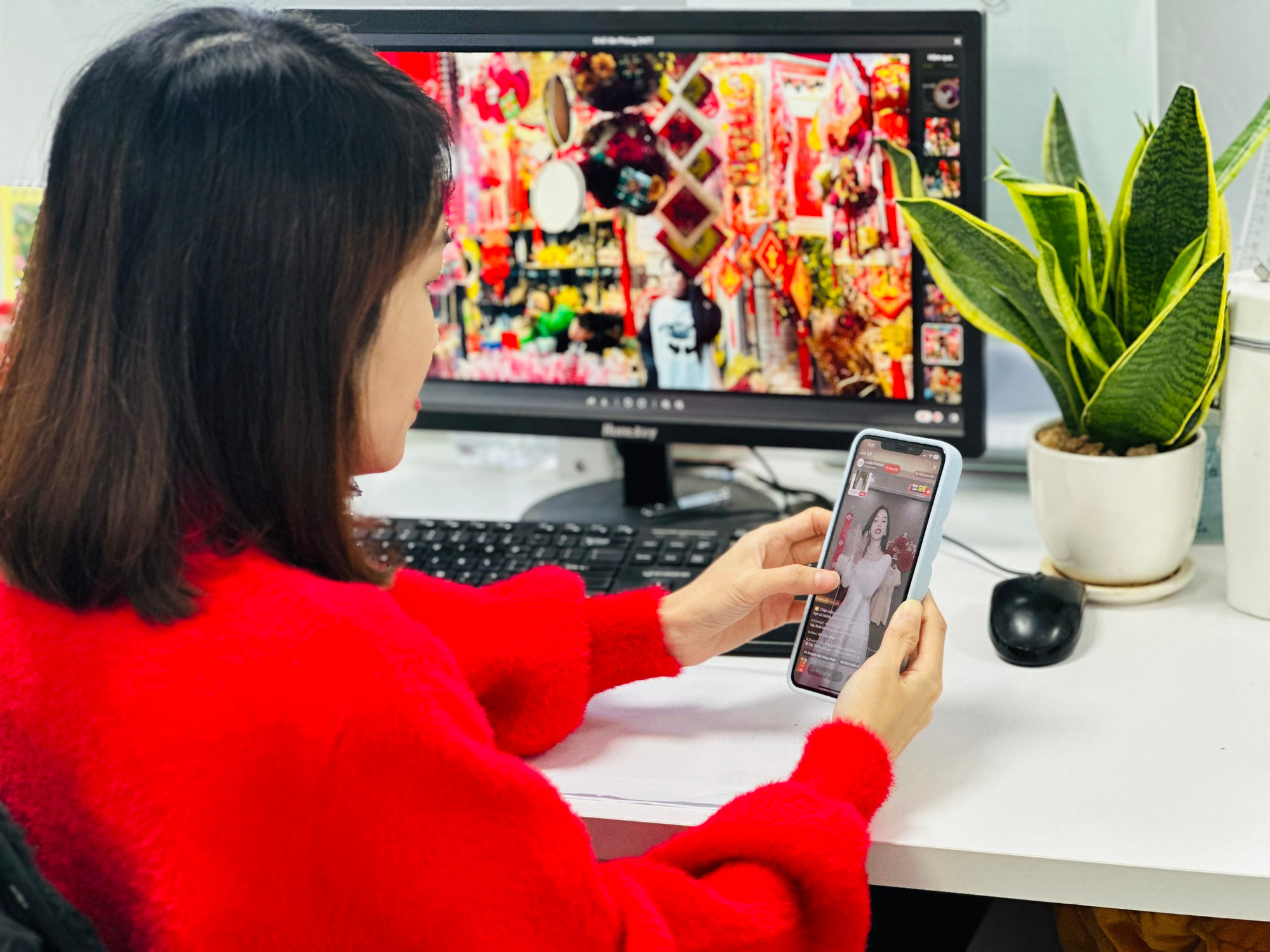 mua hang thuong mai den tu.jpg