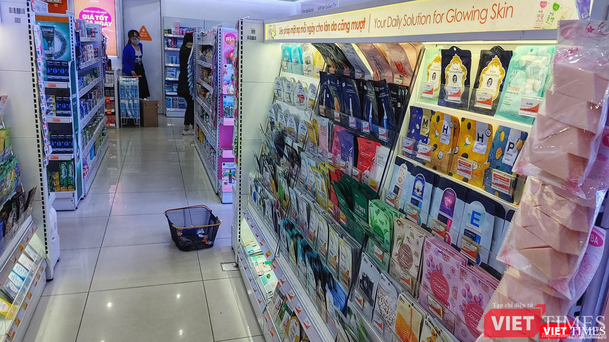 Các phân khúc mỹ phẩm đa dạng, nhiều mẫu mã. Các phân khúc mỹ phẩm đa dạng, nhiều mẫu mã.