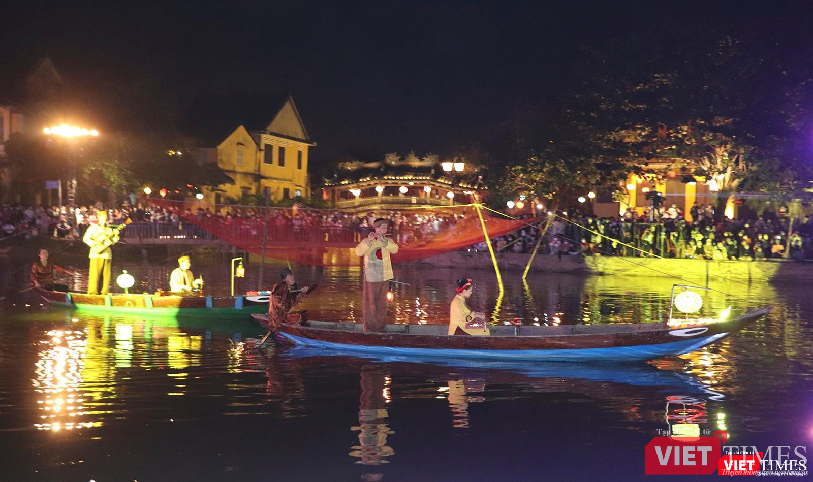 Hát bài chòi trên sông Hoài