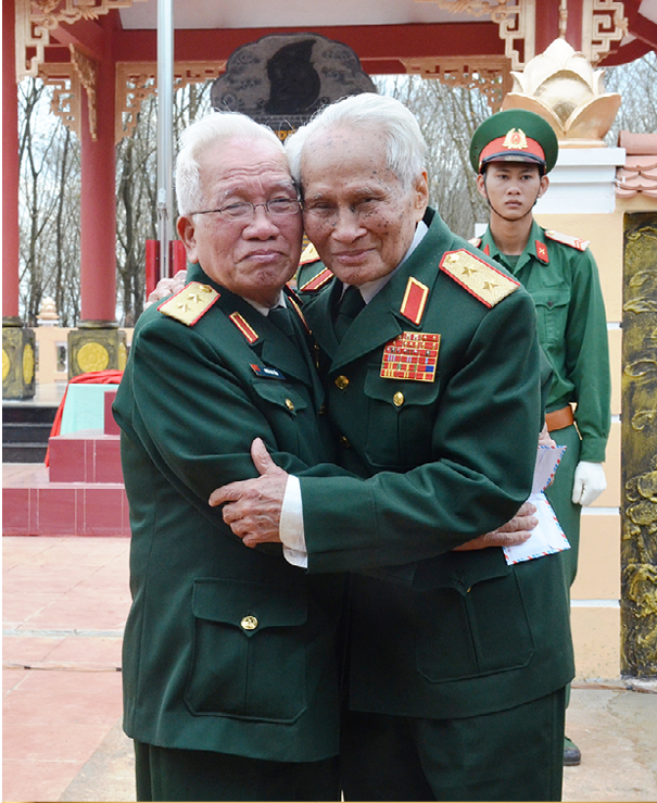 Trung tướng Khuất Duy Tiến và Trung tướng Nguyễn Quốc Thước.png