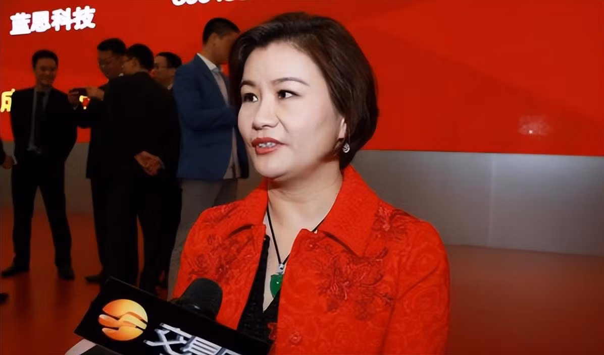 Tra loi phong van khi len san.jpg