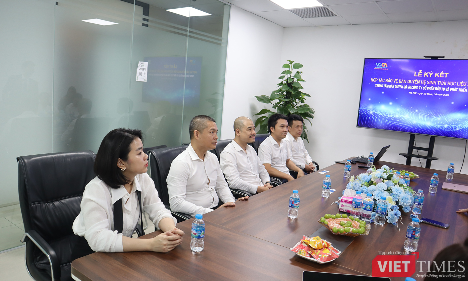 vt_ban lanh dao HEID.jpg