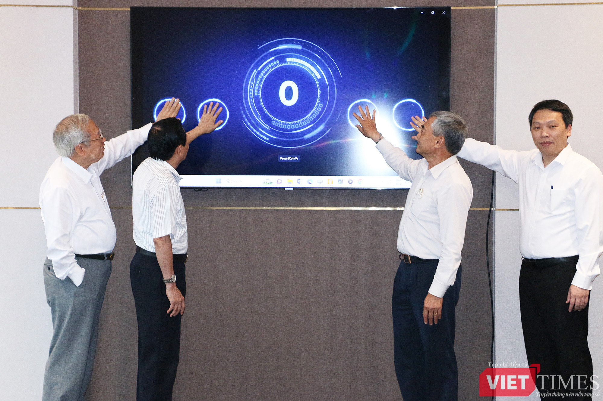 vt_khai mac trang co van.jpg