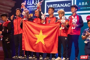 Thể thao điện tử Việt Nam nhận huy chương vàng đầu tiên tại SEA Games 32.