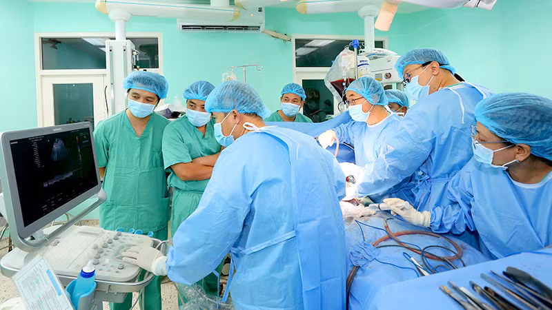 Chuỗi thành công liên tiếp trong lĩnh vực ghép tế bào gốc và ghép tạng đã khẳng định năng lực làm chủ toàn diện các kỹ thuật y học chuyên sâu của Bệnh viện Trung ương Huế.