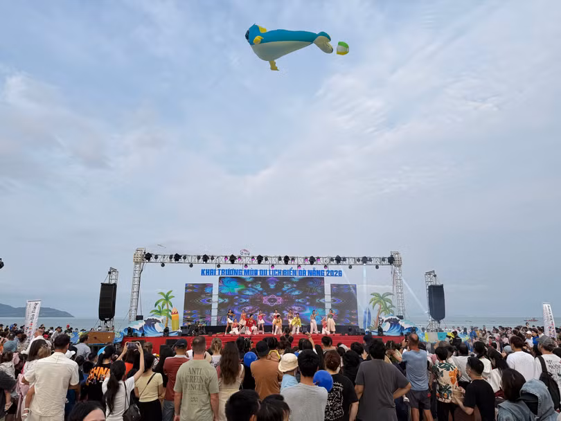 Với chủ đề “Mùa hè rực rỡ”, chiều 25/4, Ban quản lý bán đảo Sơn Trà và các bãi biển du lịch Đà Nẵng đã chính thức khởi động mùa du lịch biển 2026.