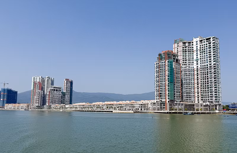 Một góc đô thị ven sông Hàn, TP Đà Nẵng.