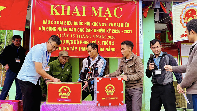 Cử tri Đà Nẵng bỏ phiếu bầu cử Đại biểu Quốc hội khóa XVI và đại biểu Hội đồng nhân dân các cấp nhiệm kỳ 2026-2031.