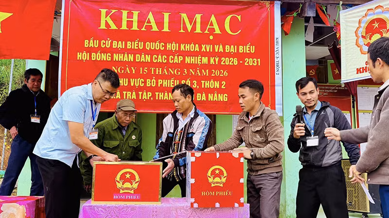 Cử tri Đà Nẵng bỏ phiếu bầu cử Đại biểu Quốc hội khóa XVI và đại biểu Hội đồng nhân dân các cấp nhiệm kỳ 2026-2031.