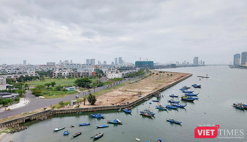 Dự án bất động sản và bến du thuyền Đà Nẵng (Marina Complex) bên sông Hàn.