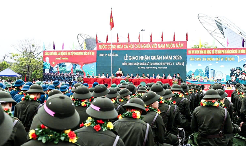 Sáng 4/3, Lễ giao nhận quân năm 2026 tại Đà Nẵng được tổ chức đồng loạt tại 14 điểm trên toàn thành phố, với hơn 4.600 thanh niên nhập ngũ.