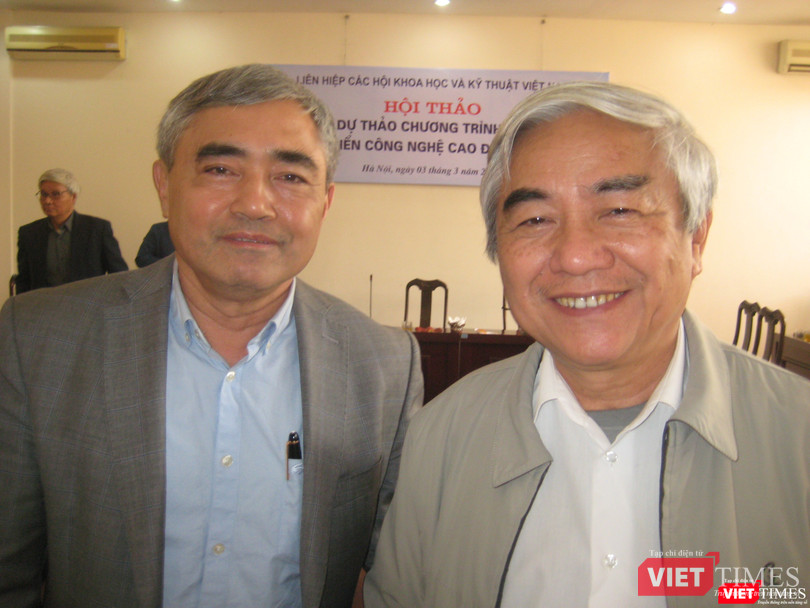 TS Nguyễn Minh Hồng - Chủ tịch Hội Truyền thông số Việt Nam và TS Nguyễn Quân - Chủ tịch Hội Tự động hóa Việt Nam chụp ảnh lưu niệm sau hội thảo TS Nguyễn Minh Hồng - Chủ tịch Hội Truyền thông số Việt Nam và TS Nguyễn Quân - Chủ tịch Hội Tự động hóa Việt Nam chụp ảnh lưu niệm sau hội thảo