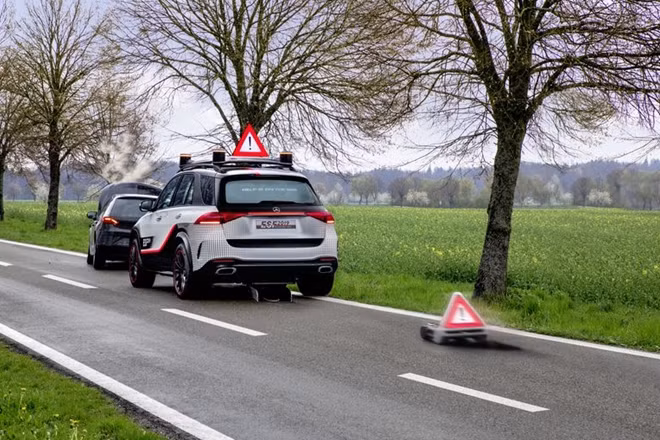 Xe hơi trong tương lai sẽ có… robot bảo vệ ảnh 7