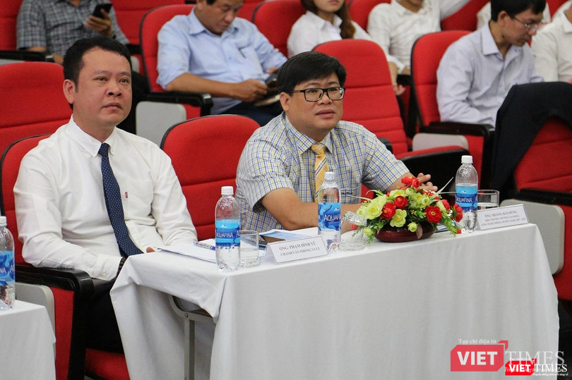 ông Phạm Đình Vũ, Chánh văn phòng VCCI và ông Hoàng Bảo Hùng, Hiệu trưởng trường Cao đẳng CNTT hữu nghị Việt Hàn ông Phạm Đình Vũ, Chánh văn phòng VCCI và ông Hoàng Bảo Hùng, Hiệu trưởng trường Cao đẳng CNTT hữu nghị Việt Hàn