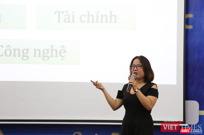 Bà Hoàng Thị Bích Hạnh – Phó trưởng phòng Nghiên cứu kinh tế và Chính sách, Viện Công nghiệp phần mềm và Nội dung số Việt Nam Bà Hoàng Thị Bích Hạnh – Phó trưởng phòng Nghiên cứu kinh tế và Chính sách, Viện Công nghiệp phần mềm và Nội dung số Việt Nam
