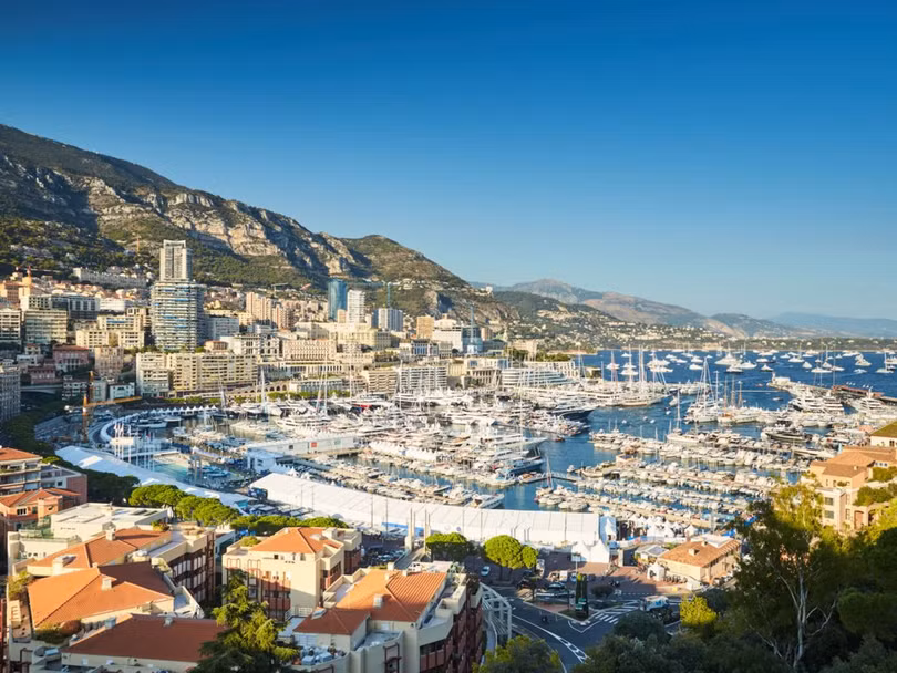 Monaco là nơi cư ngụ của khoảng 12.261 triệu phú tập trung trong phạm vi chưa đầy một dặm vuông.