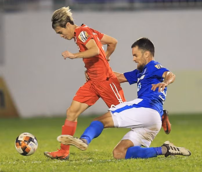 Văn Toàn, cầu thủ HAGL đang chơi nổi bật tại V.League 2019