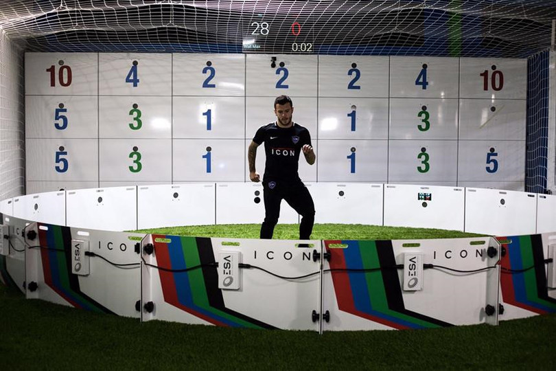 Phòng tập ICON giá chỉ 20 nghìn bảng đã luyện khả năng phán đoán cho cầu thủ trẻ.