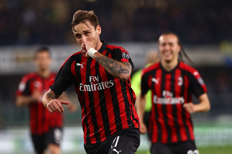 Với 3 điểm kém hơn, AC Milan vẫn cần thắng 2 trận còn lại và chờ Alanta sẩy chân mới lọt vào tốp 4 Với 3 điểm kém hơn, AC Milan vẫn cần thắng 2 trận còn lại và chờ Alanta sẩy chân mới lọt vào tốp 4