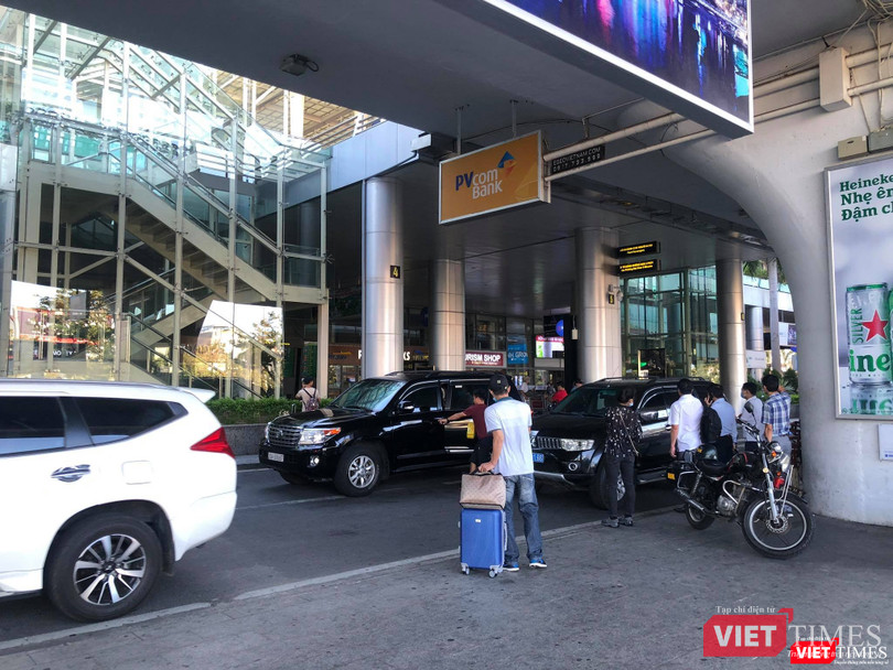 Hình ảnh tại ga đến (Arrivals)