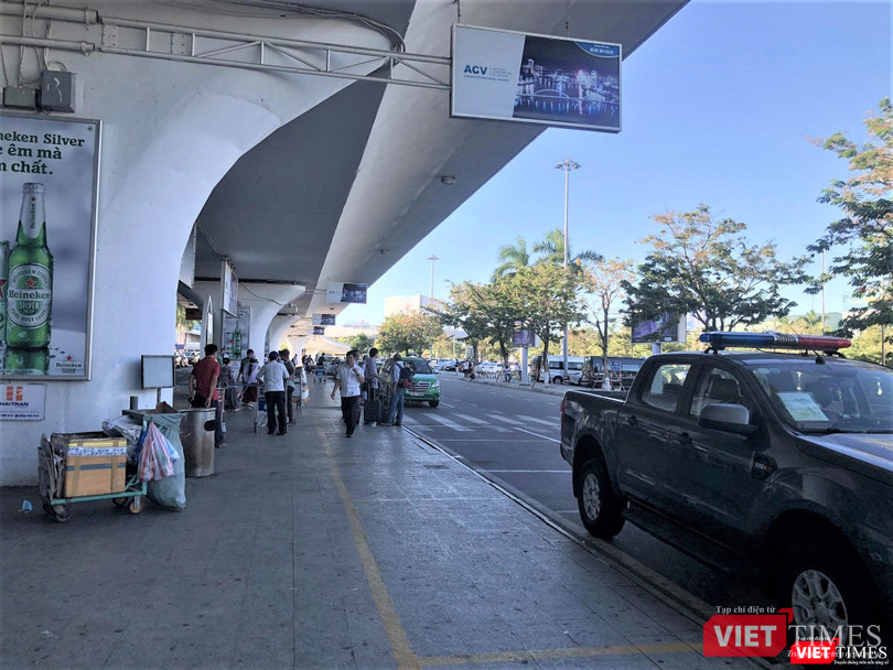 Hình ảnh tại ga đến (Arrivals)