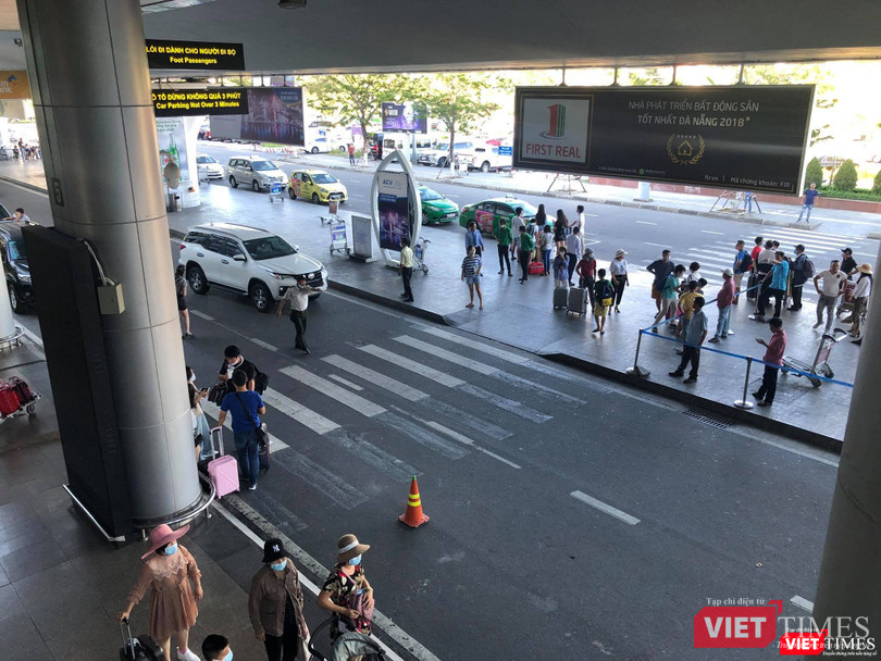 Hình ảnh tại ga đến (Arrivals)