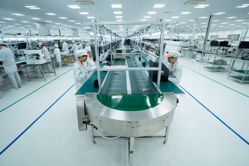 Với triết lý Sản phẩm tốt – Khuyến mãi tốt – Hậu mãi cực tốt và có sự hậu thuẫn mạnh mẽ từ VinGroup, các sản phẩm Vsmart sẽ có lợi thế cạnh tranh đáng kể trên thị trường. Đồng thời việc hoàn thiện và ra mắt 4 dòng điện thoại thông minh trong vòng chưa đầy 6 tháng gia nhập lĩnh vực này thể hiện nỗ lực và quyết tâm cao của Vingroup khi tham gia vào lĩnh vực công nghiệp – công nghệ.