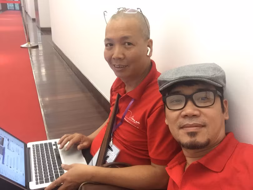 Anh Trương Vĩnh Khang, chủ thương hiệu Khang Audio (bên trái) giao lưu cùng "đạo hữu" Anh Trương Vĩnh Khang, chủ thương hiệu Khang Audio (bên trái) giao lưu cùng "đạo hữu"