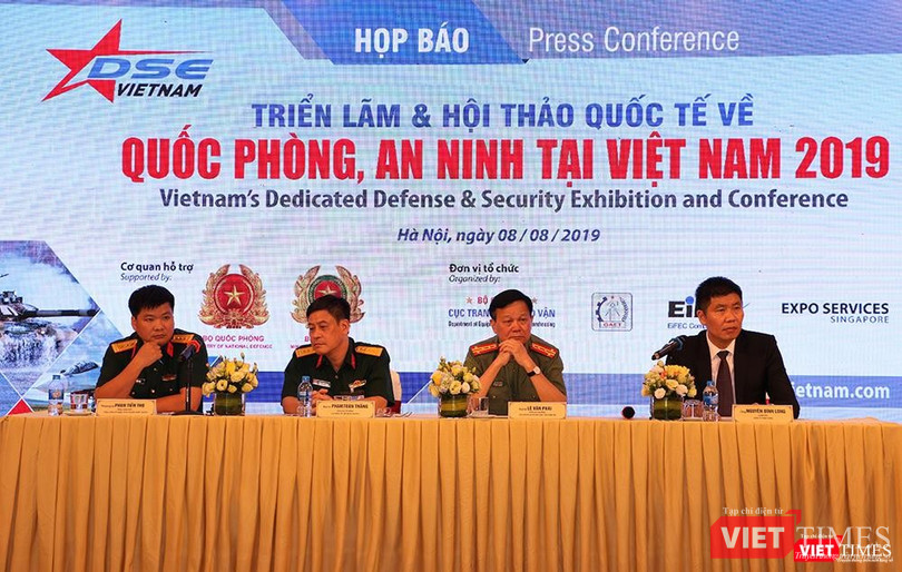 Đại diện Ban tổ chức Triển lãm DSE 2019 trả lời các câu hỏi của báo chí về sự kiện này Đại diện Ban tổ chức Triển lãm DSE 2019 trả lời các câu hỏi của báo chí về sự kiện này