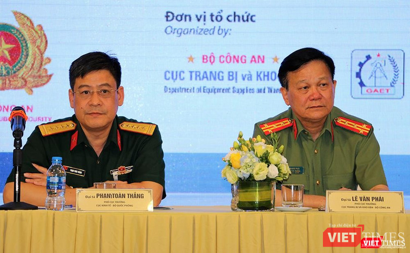 Đại tá Phạm Toàn Thắng và Đại tá Lê Văn Phái, đại diện các đơn vị tổ chức trực thuộc Bộ Quốc phòng và Bộ Công an Đại tá Phạm Toàn Thắng và Đại tá Lê Văn Phái, đại diện các đơn vị tổ chức trực thuộc Bộ Quốc phòng và Bộ Công an