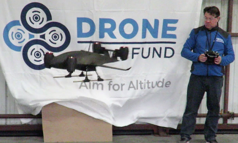 Kỹ sư của đang thử nghiệm mô hình ở tỷ lệ 1/8. 