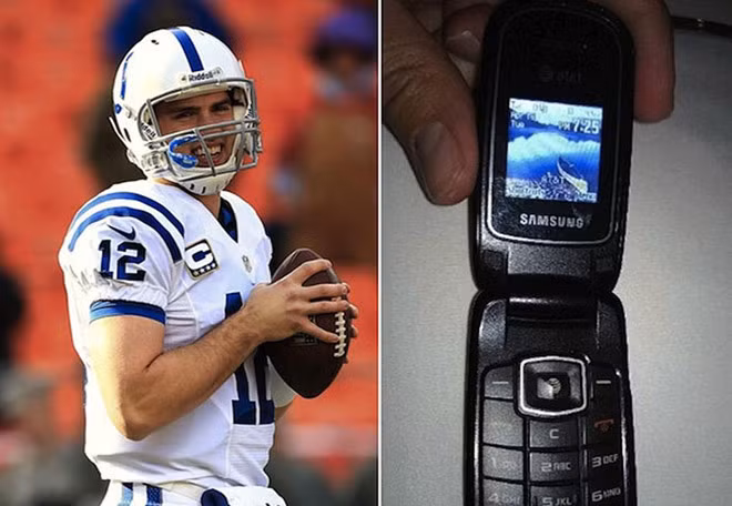 CEO Stephen Schwarzman của Quỷ Đầu tư Blackstone vẫn chuộng cái điện thoại 'thời cổ đại' Nokia 6350 - Ảnh BusinessInsider 2