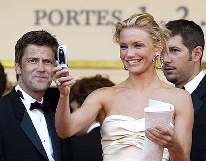 CEO Stephen Schwarzman của Quỷ Đầu tư Blackstone vẫn chuộng cái điện thoại 'thời cổ đại' Nokia 6350 - Ảnh BusinessInsider 4